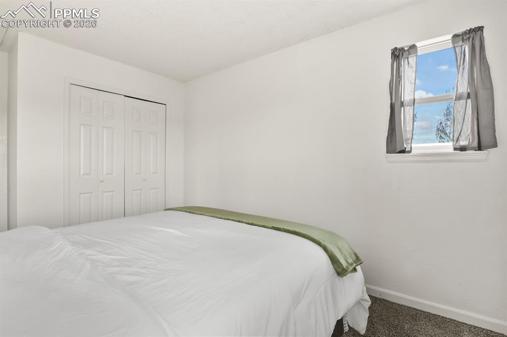 Image 16 of 26: Bedroom