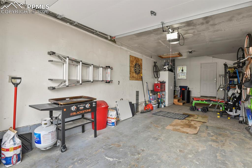 Image 21 of 26: One car oversize garage