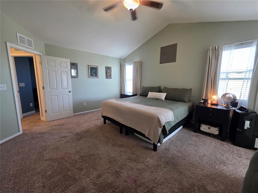 Image 12 of 23: Bedroom