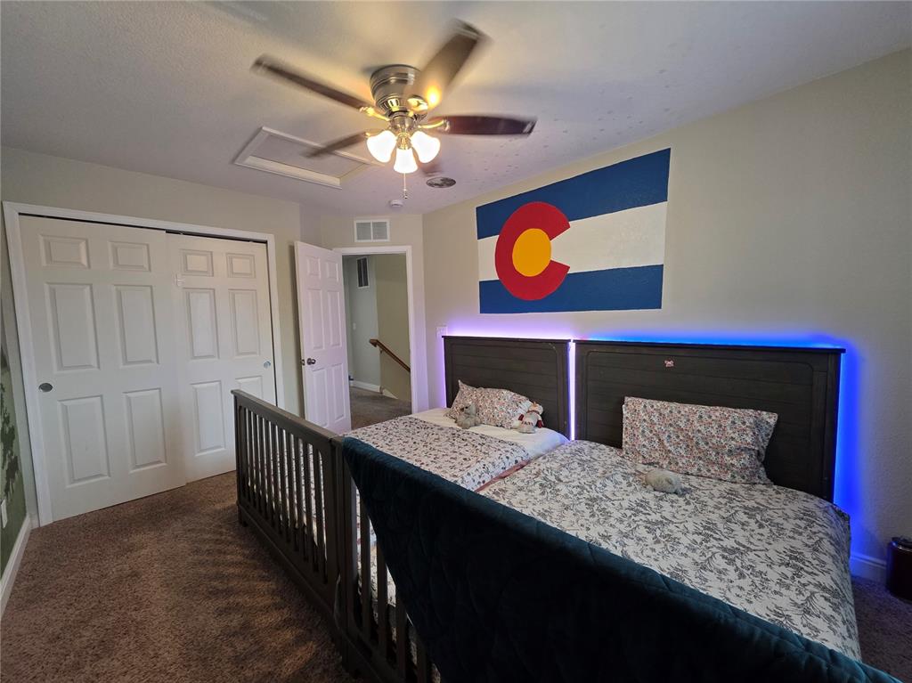 Image 16 of 23: Bedroom