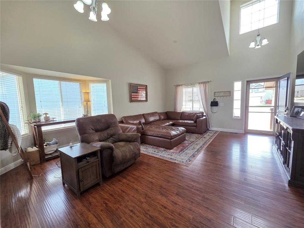 Image 3 of 23: Living Room