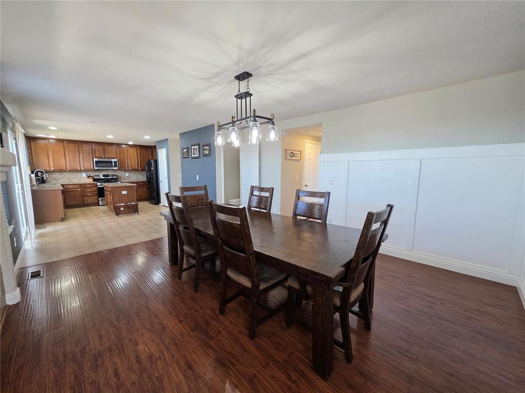 Image 6 of 23: Dining Area