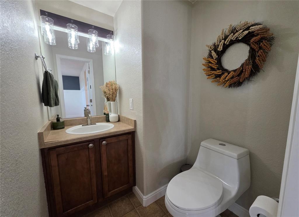 Image 8 of 23: Bathroom
