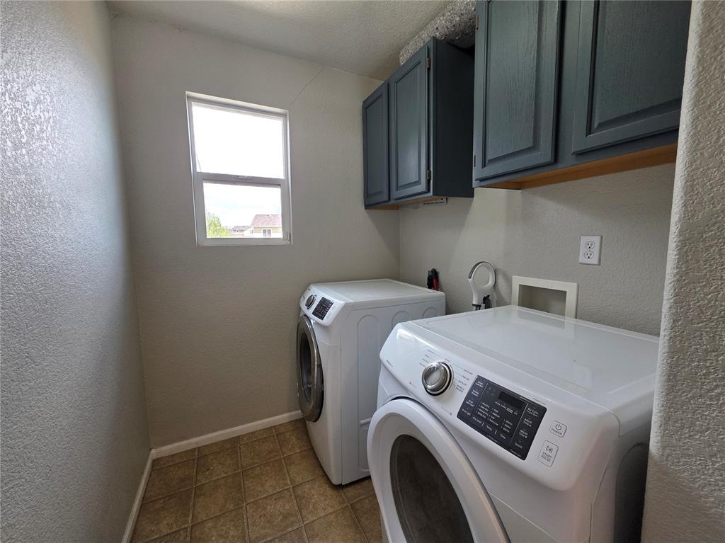 Image 9 of 23: Laundry