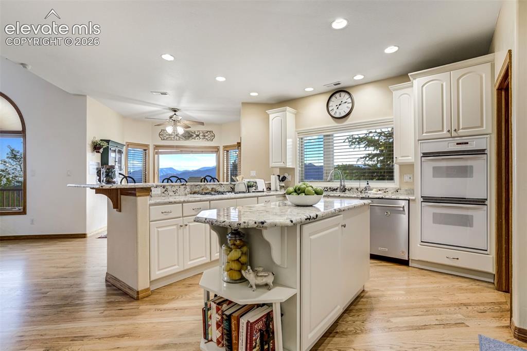 Image 8 of 49: Kitchen
