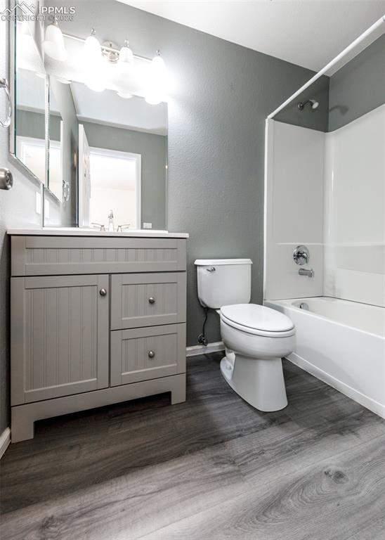Image 36 of 46: Bathroom