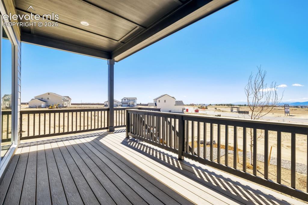 Image 15 of 27: Deck