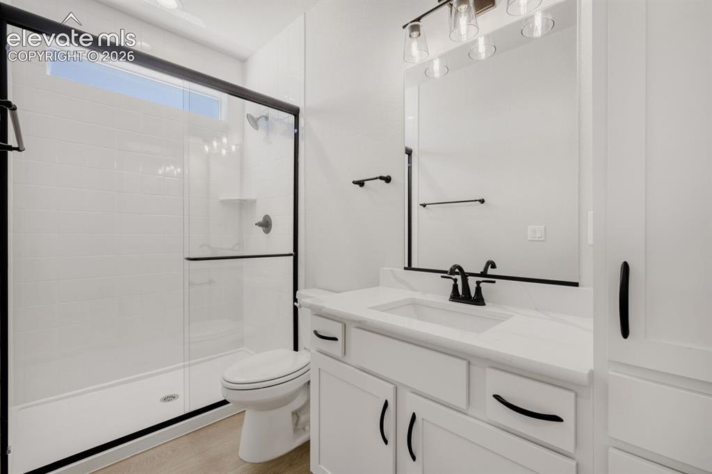 Image 21 of 27: Bathroom