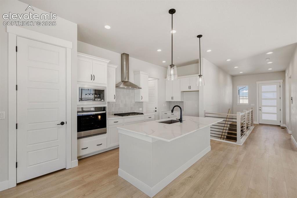 Image 8 of 27: Kitchen