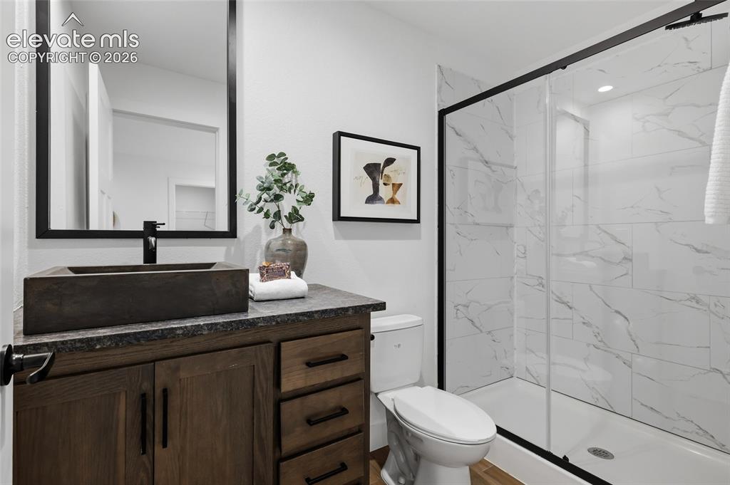 Image 12 of 28: Bathroom