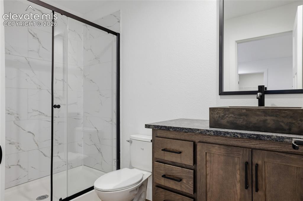 Image 22 of 28: Bathroom