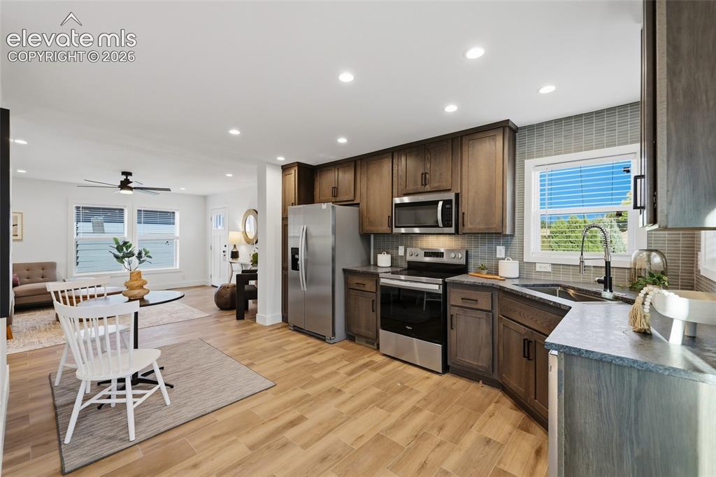 Image 8 of 28: Kitchen
