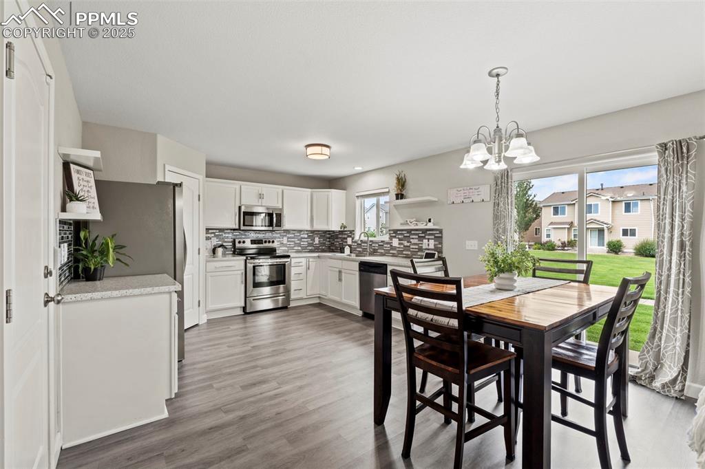 Image 10 of 48: Dining Area
