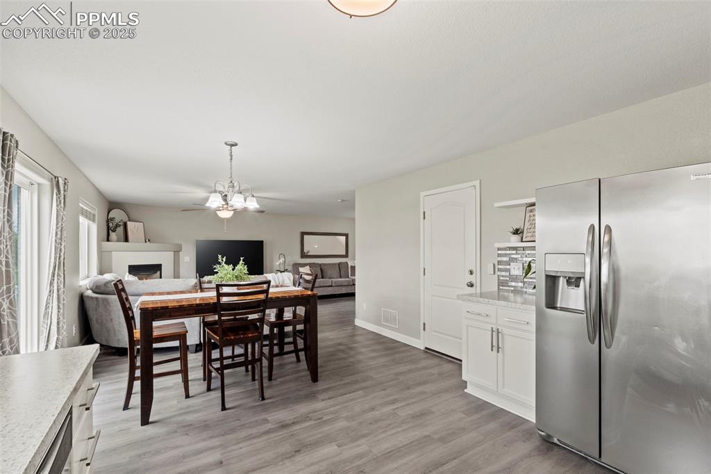 Image 17 of 48: Dining Area
