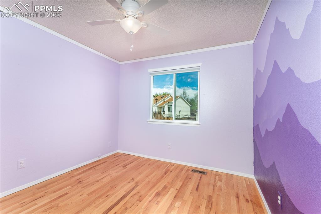 Image 14 of 44: Upstairs Bedroom #2