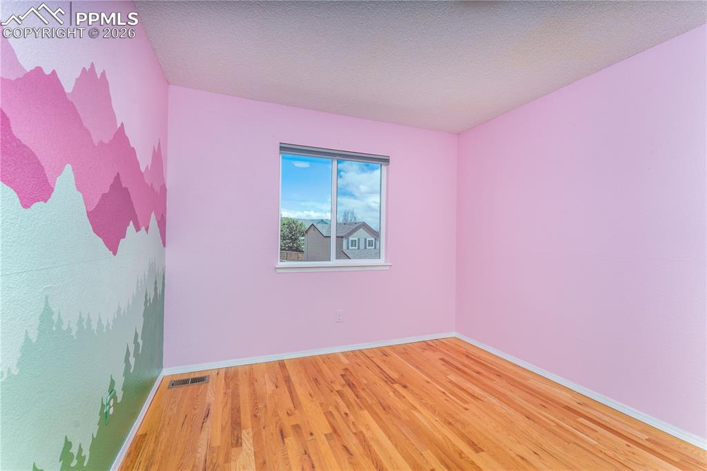 Image 16 of 44: Upstairs Bedroom #3