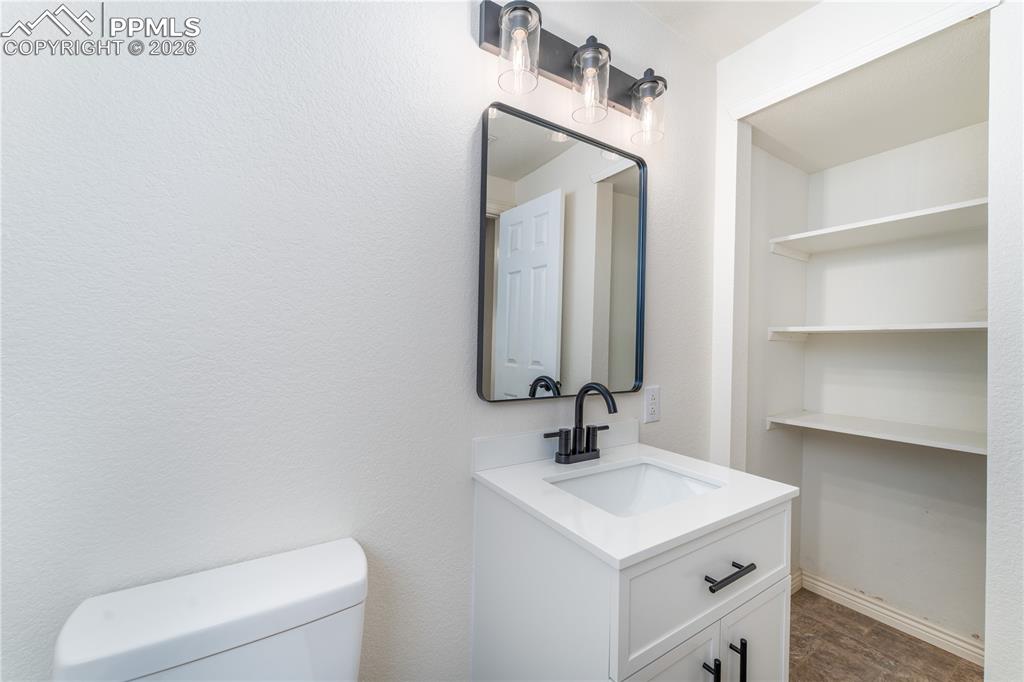 Image 23 of 44: Bathroom