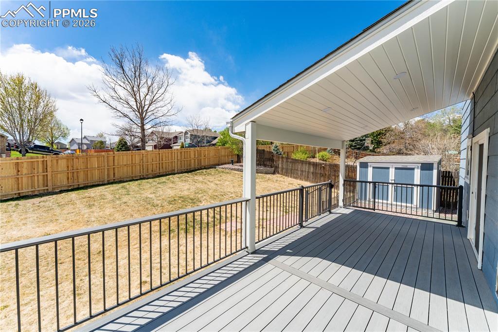 Image 26 of 44: Deck