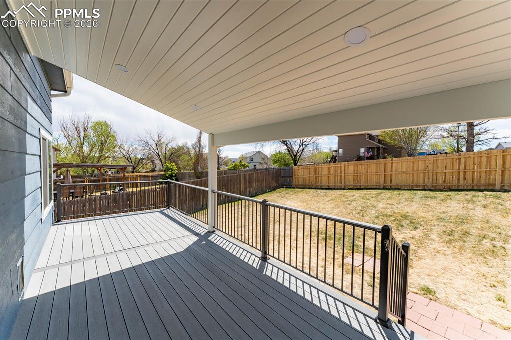 Image 27 of 44: Deck