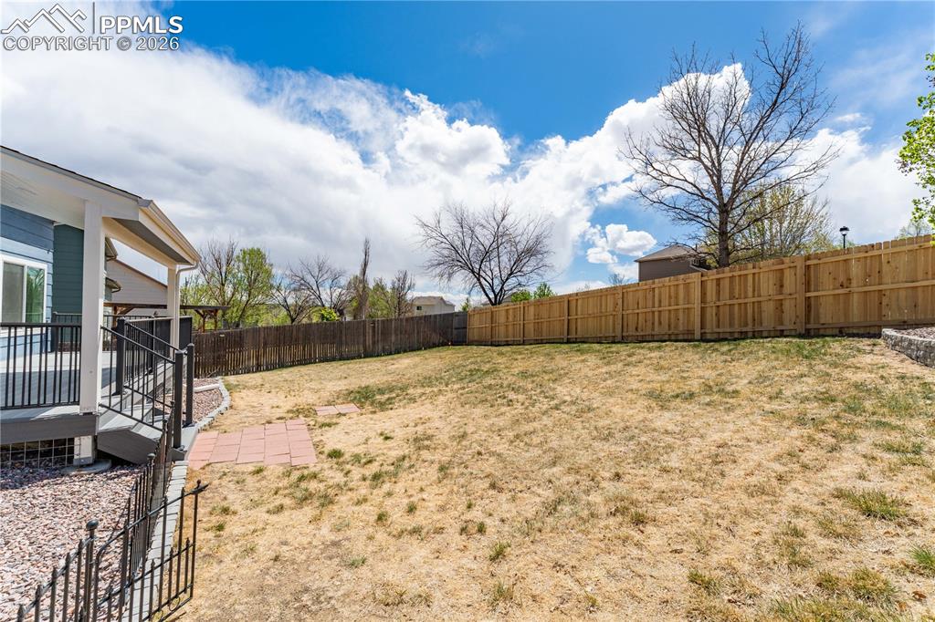 Image 28 of 44: Yard