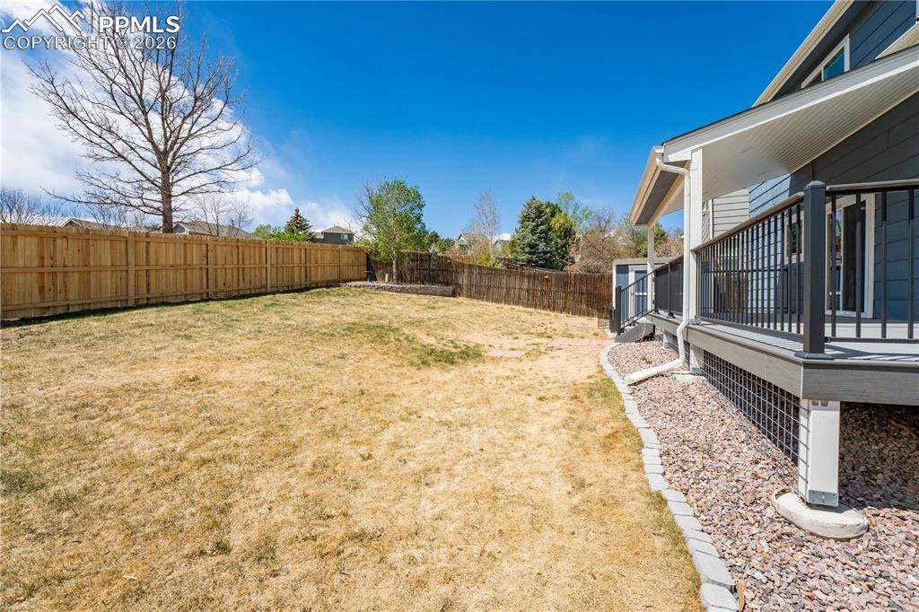 Image 32 of 44: Yard