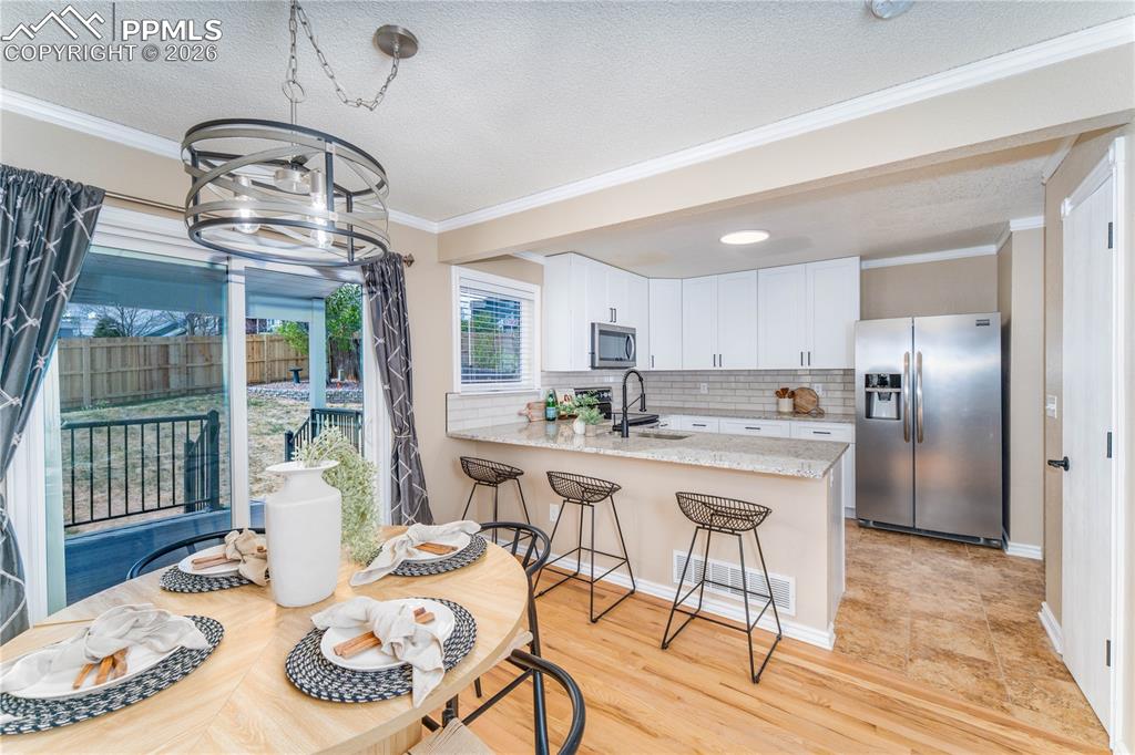 Image 4 of 44: Dining Area