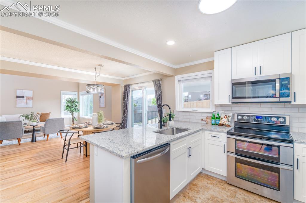 Image 6 of 44: Kitchen