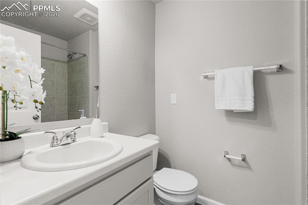 Image 25 of 26: The full upper level bathroom is beautiful.