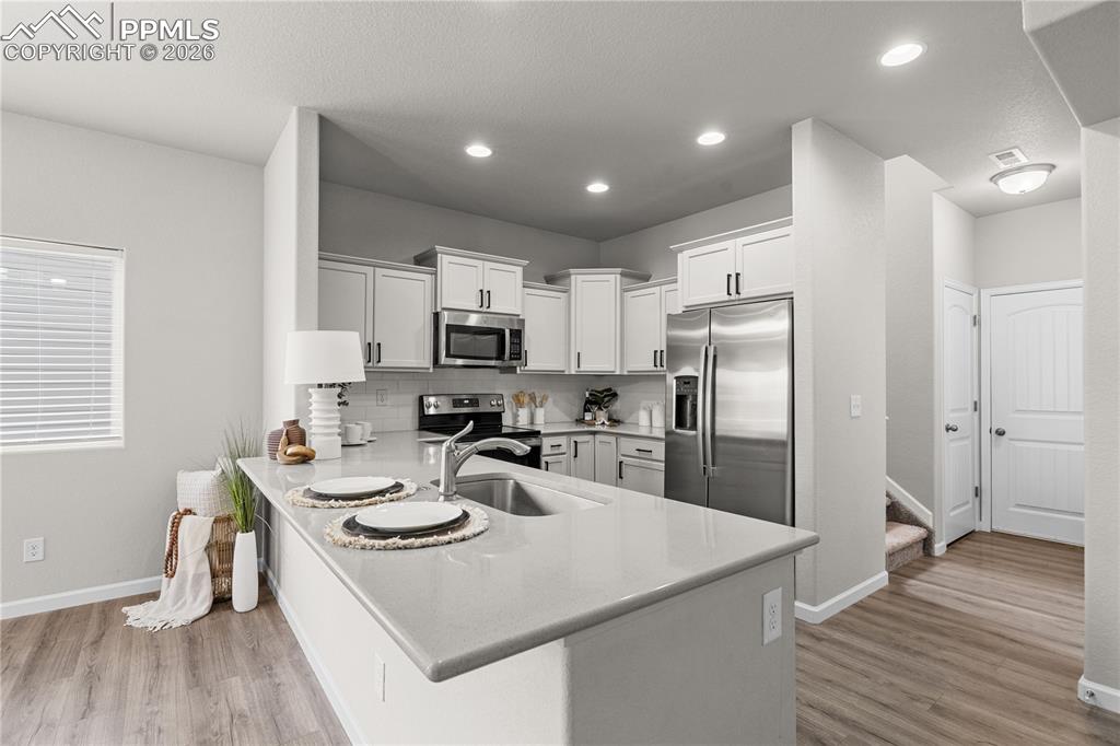 Image 6 of 26: The island is the perfect space to entertain.