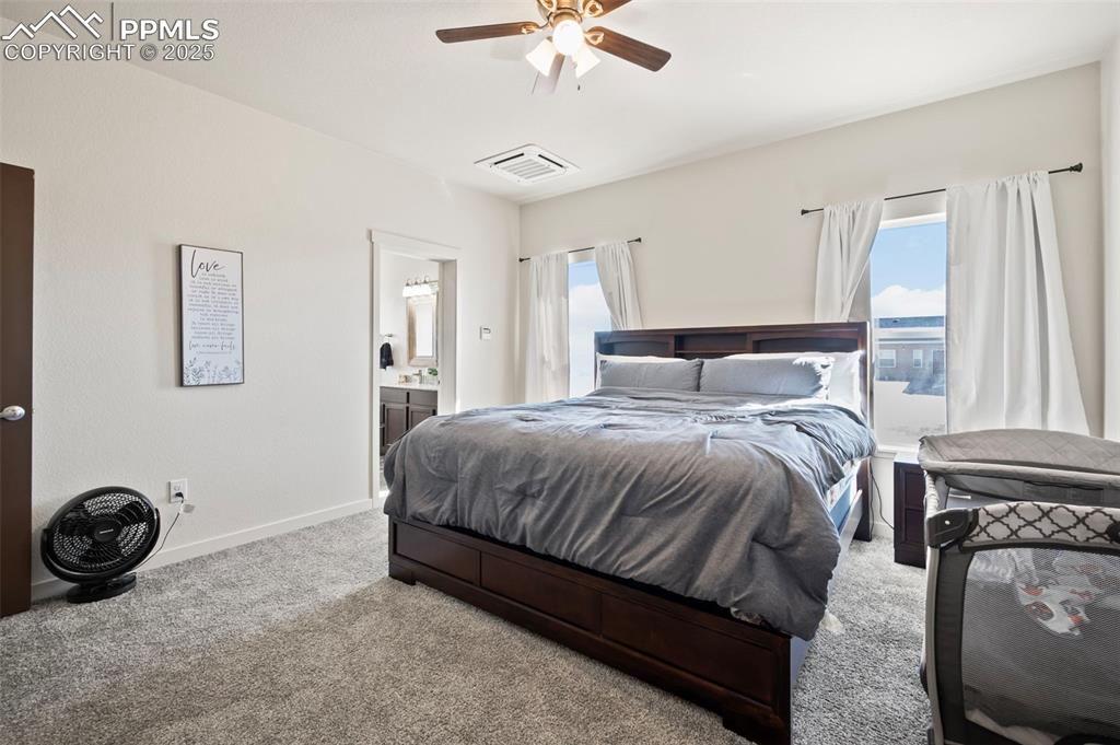 Image 17 of 19: Bedroom