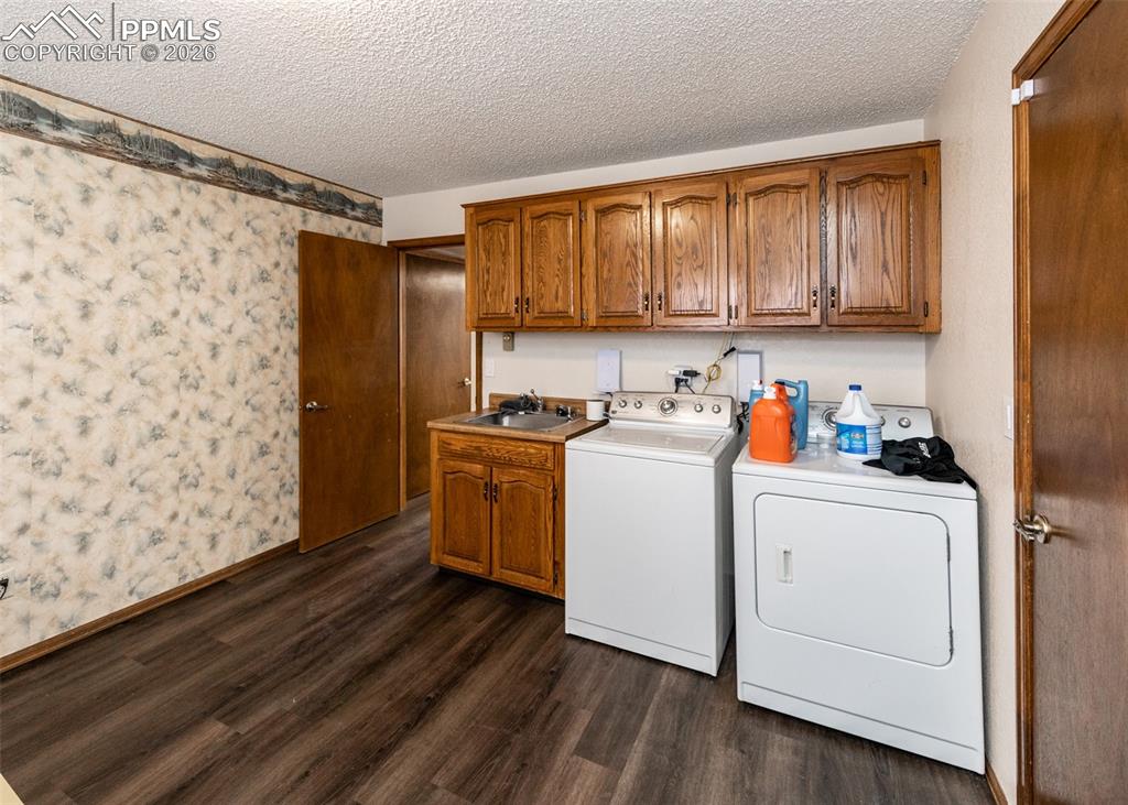 Image 12 of 47: Laundry