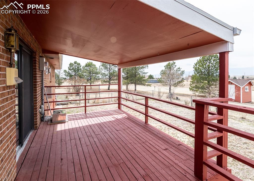 Image 31 of 47: Deck