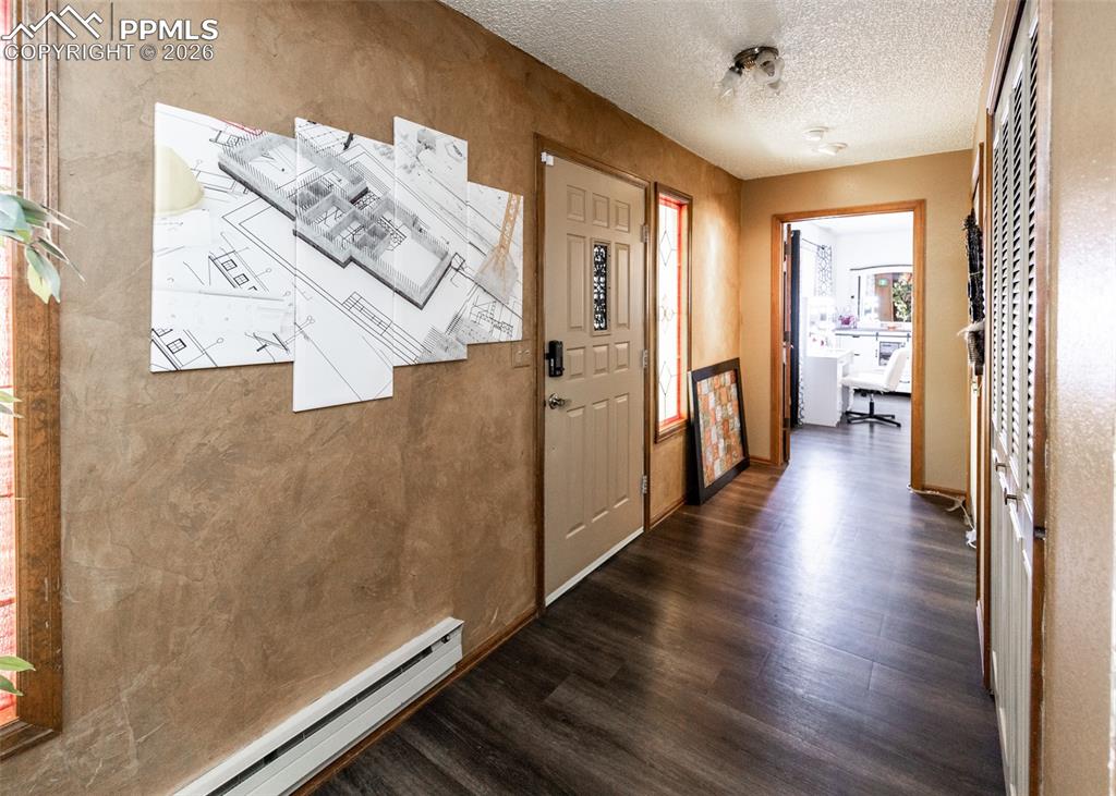 Image 4 of 47: Foyer entrance