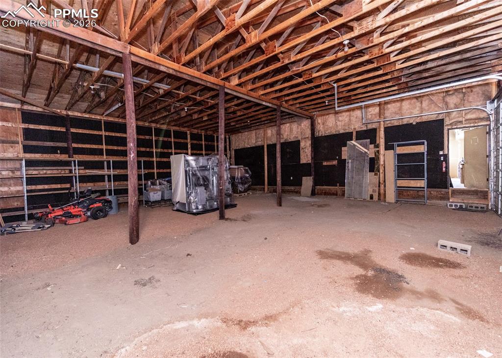 Image 42 of 47: Detached garage