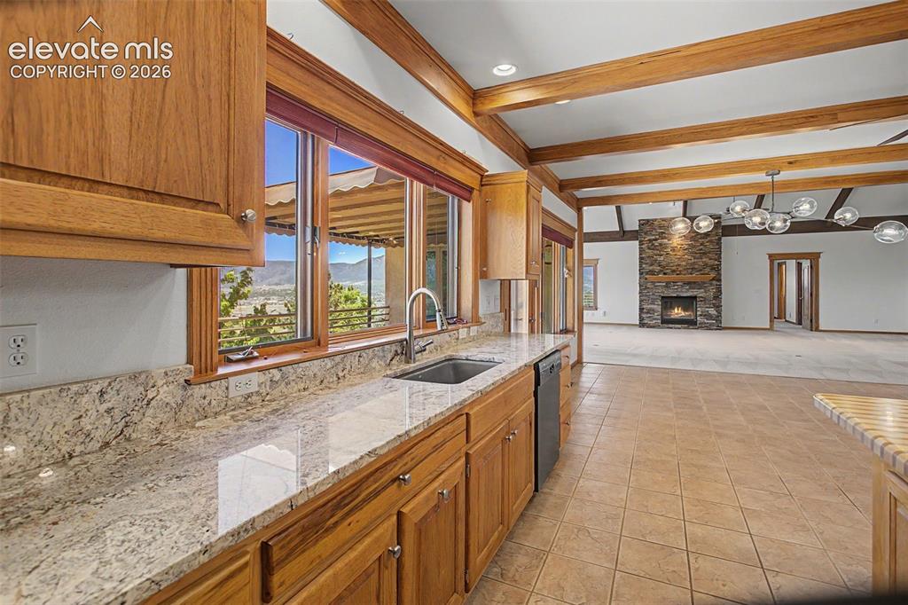 Image 13 of 47: Kitchen