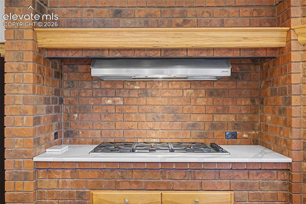 Image 16 of 47: Kitchen