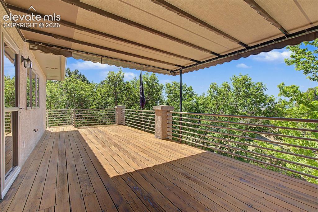 Image 18 of 47: Deck