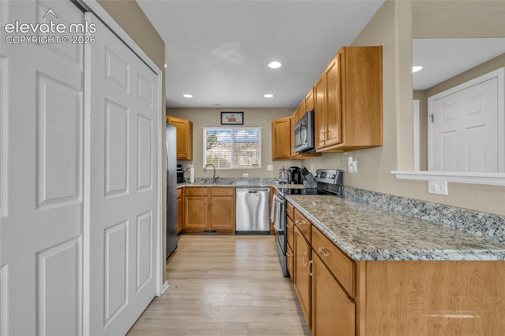 Image 11 of 30: Kitchen