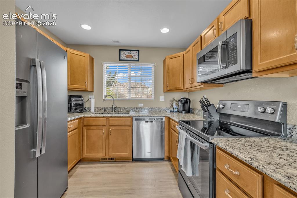 Image 12 of 30: Kitchen