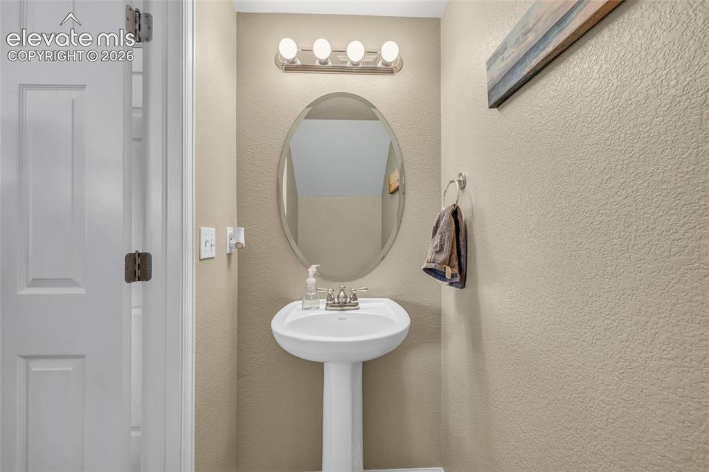 Image 14 of 30: Bathroom