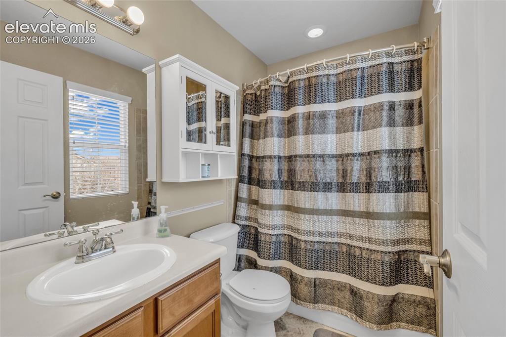 Image 17 of 30: Bathroom