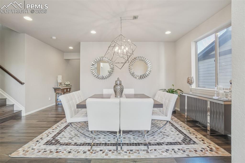 Image 13 of 45: Dining Area