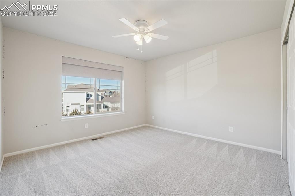 Image 33 of 45: Bedroom