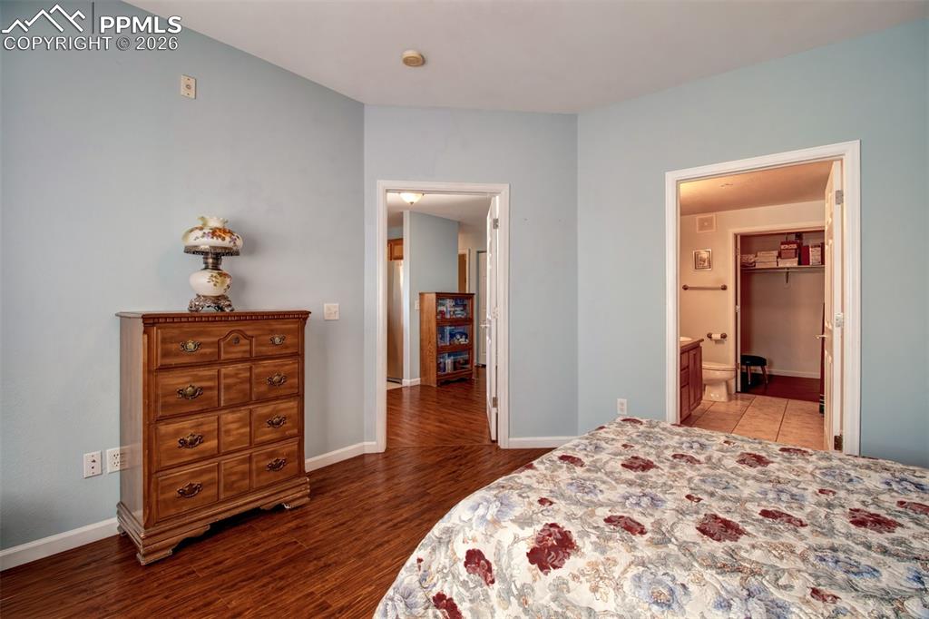 Image 10 of 31: Bedroom