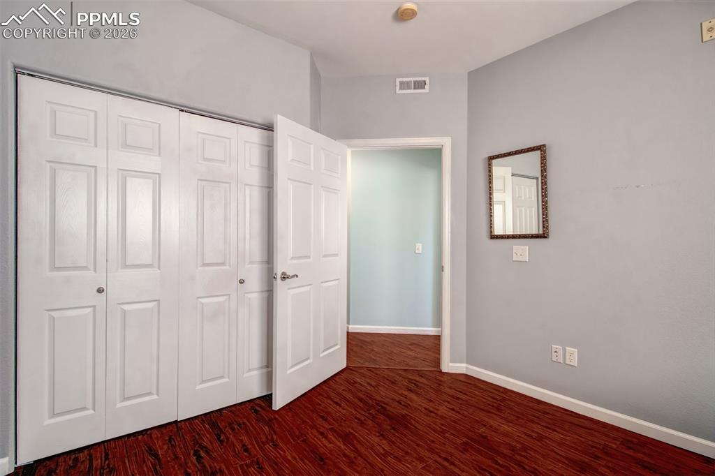 Image 14 of 31: Bedroom