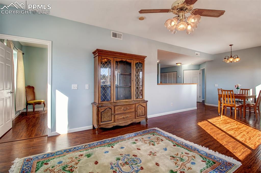 Image 20 of 31: Sitting Room