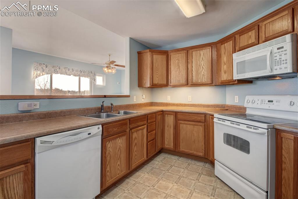 Image 6 of 31: Kitchen