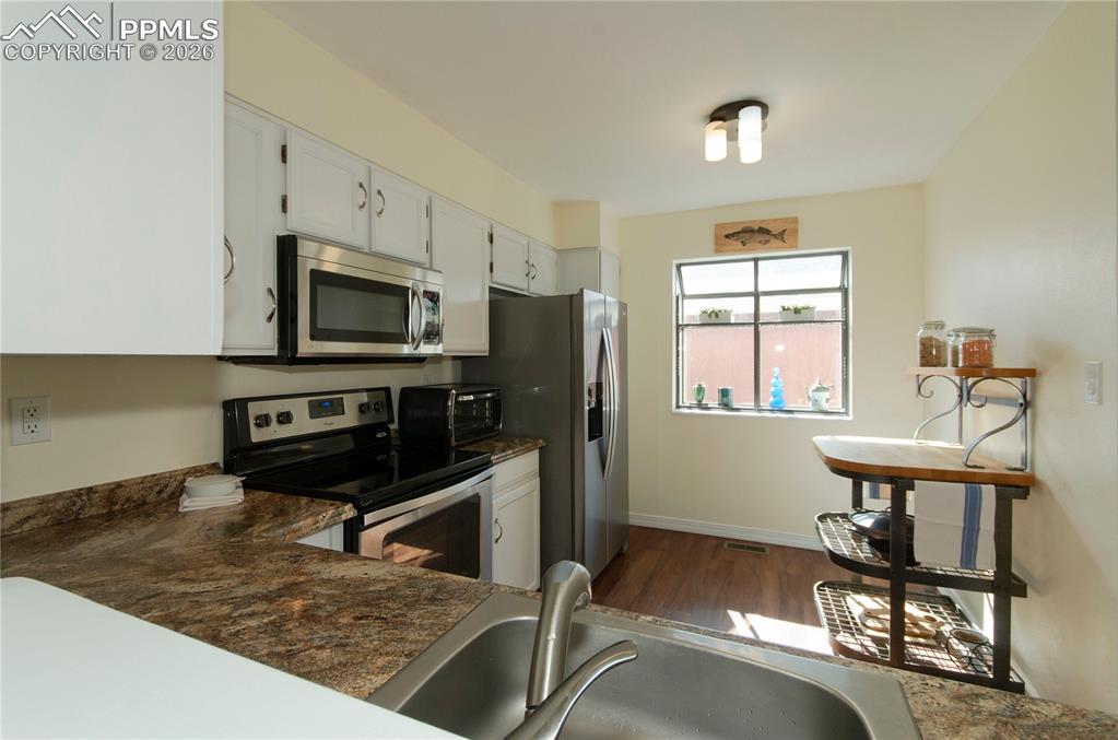 Image 11 of 49: Kitchen - SS appliances