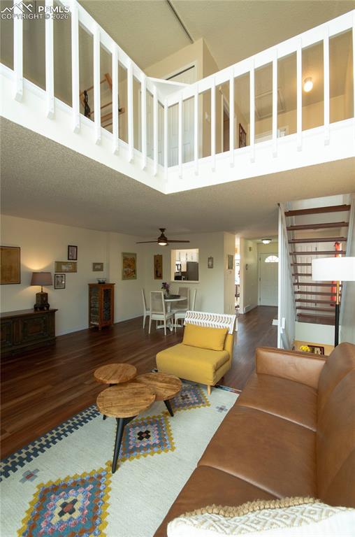 Image 19 of 49: Living room