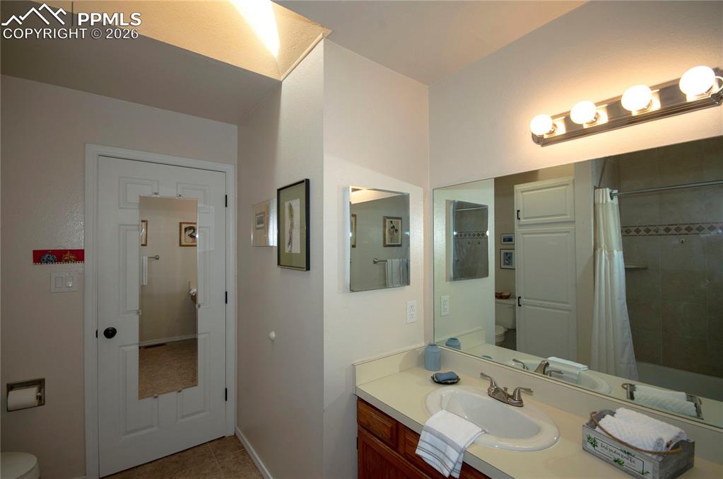 Image 30 of 49: Upper Primary Bathroom